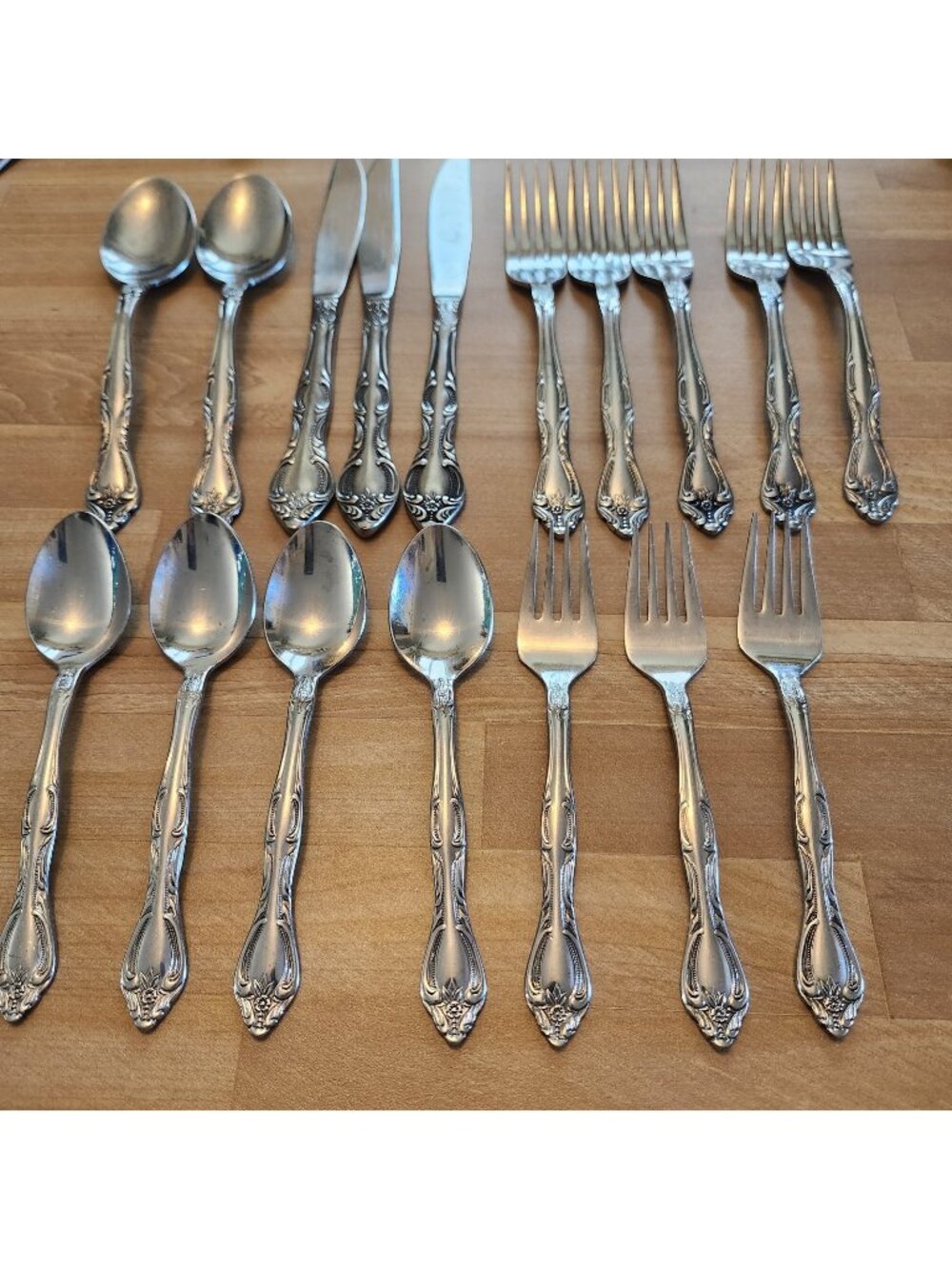 Everbrite Cutlery Flatware Lot (17) Stainless Steel Korea Forks, Knives, Spoons